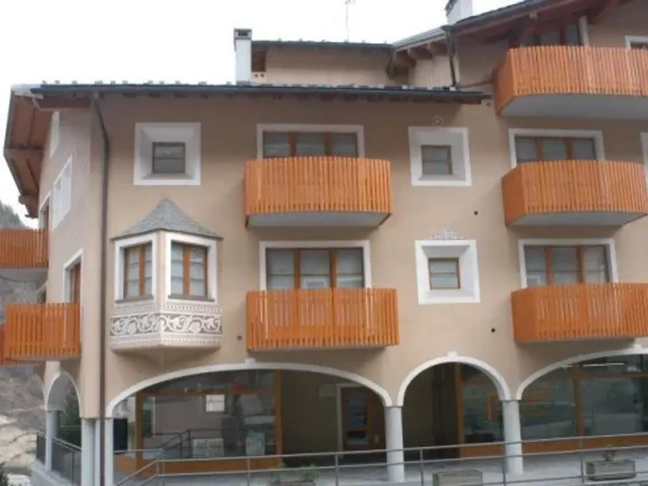 Negozio in Via Funivia 52/C, Chiesa In Valmalenco, {3} - Foto 1