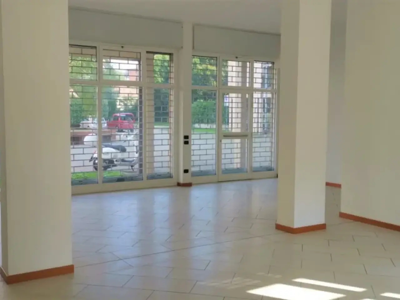 Negozio in Via Sorteni 7, Monza, {3} - Foto 1