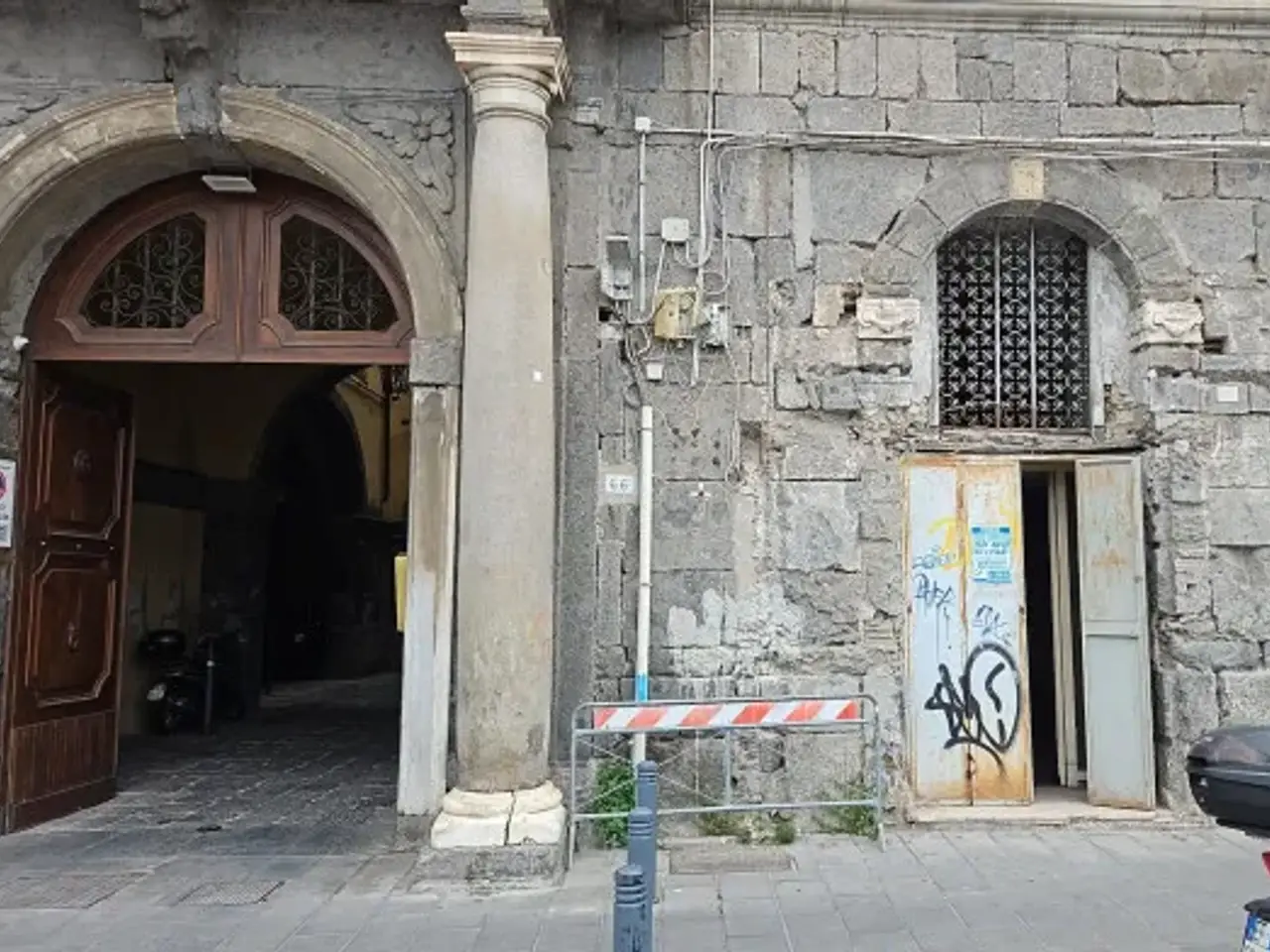 Negozio in Riviera di Chiaia 66a, Napoli, {3} - Foto 1