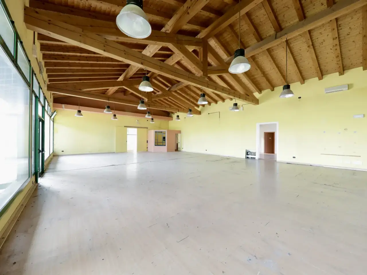 Esercizio commerciale in Via Sottoprà, Solesino, {3} - Foto 1