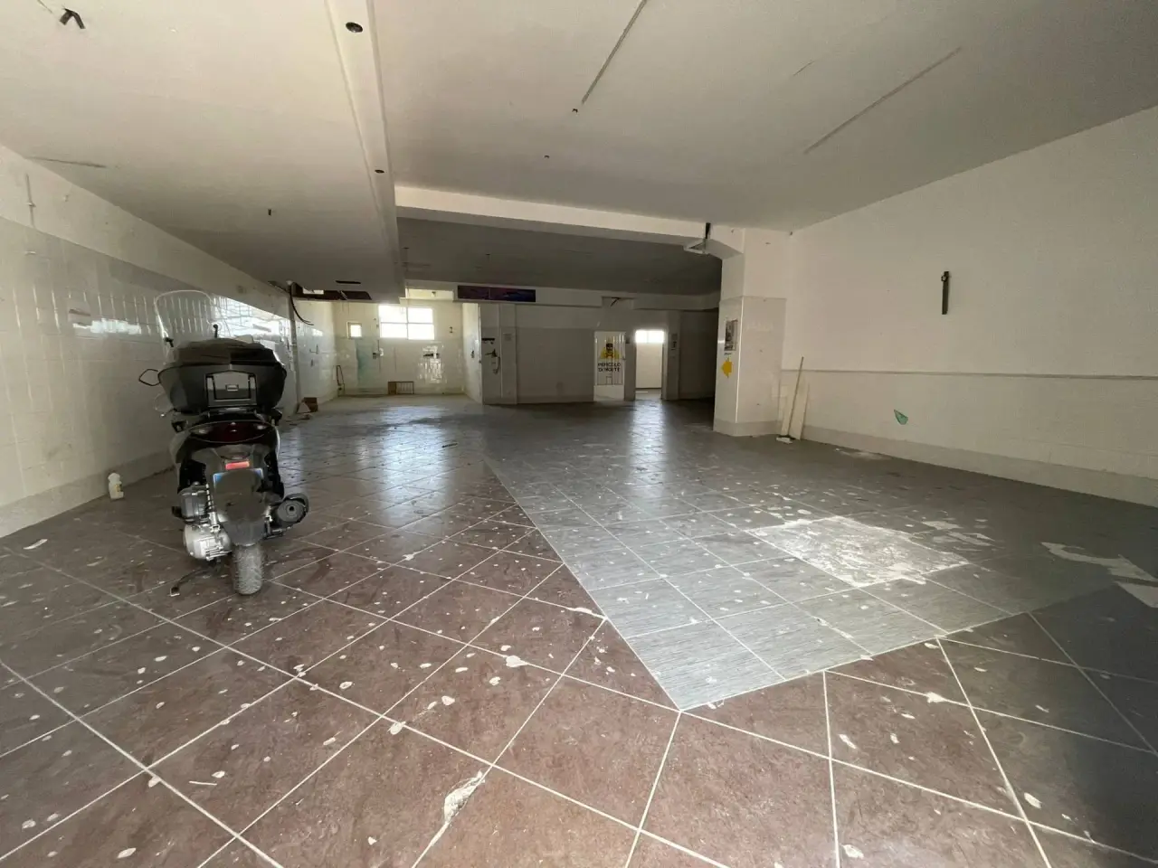 Negozio in Via Libertà 394, Maddaloni, {3} - Foto 1
