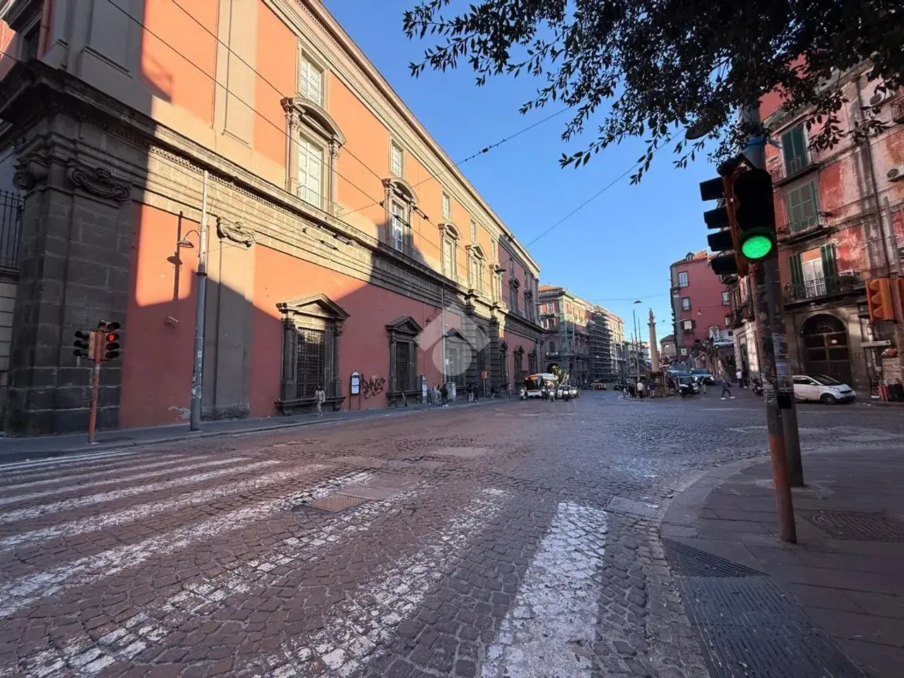 Negozio in Via Santa Teresa degli Scalzi 3, Napoli, {3} - Foto 2