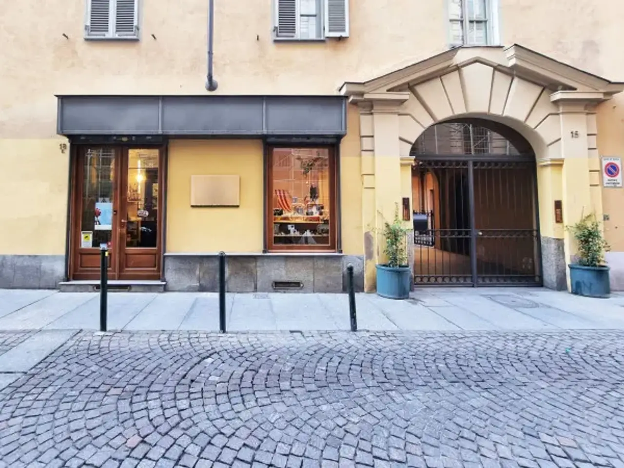 Negozio in Via San Domenico 18, Torino, {3} - Foto 1