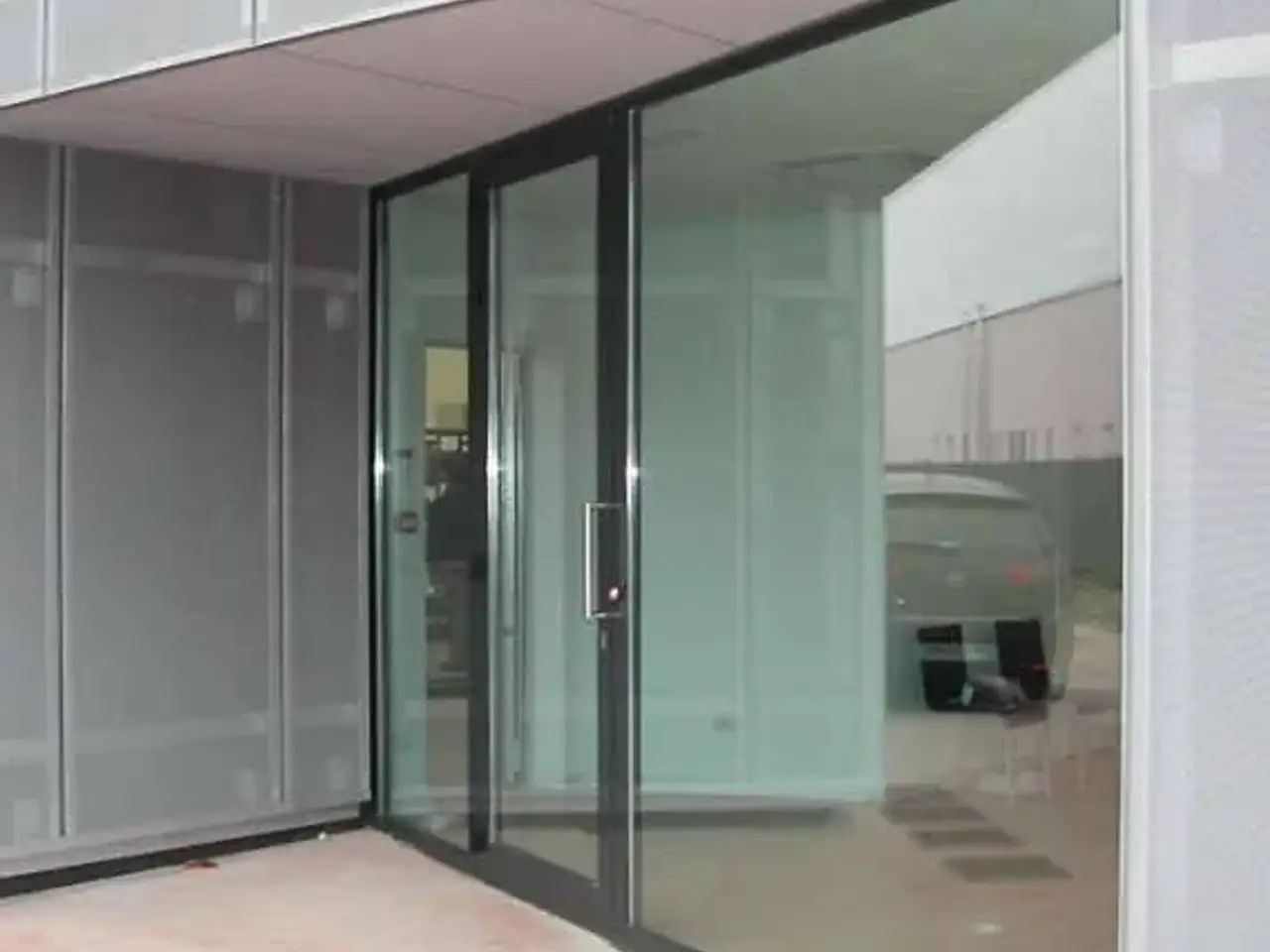 Esercizio commerciale in Piazza Maritano /, Giaveno, {3} - Foto 1