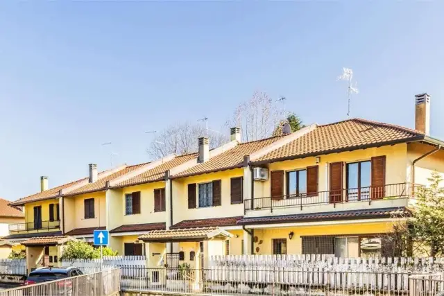 Villa a schiera in Via Salvo d'Acquisto, 18, Robecco sul Naviglio - Foto 1