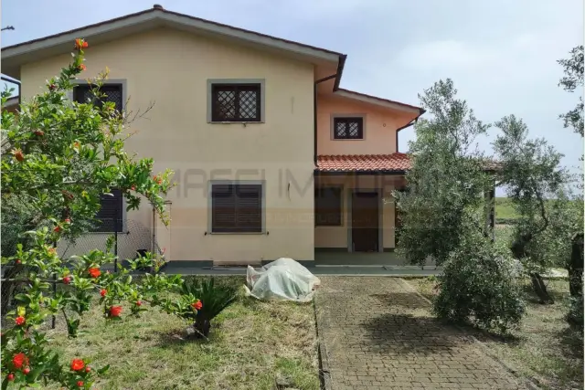 Villa in Via del Fontanile 35, Fiano Romano - Foto 1