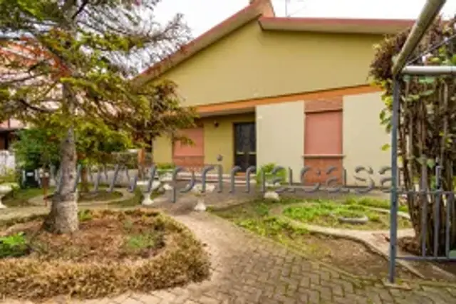 Detached house in Via Asioli 2/C, Correggio - Photo 1