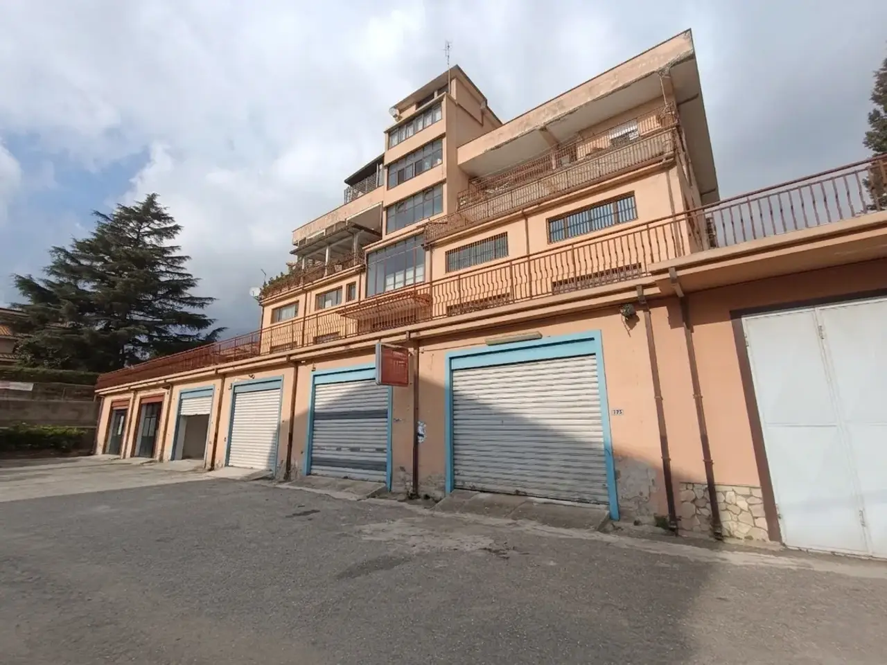 Negozio in Via del Progresso 192, Lamezia Terme, {3} - Foto 1