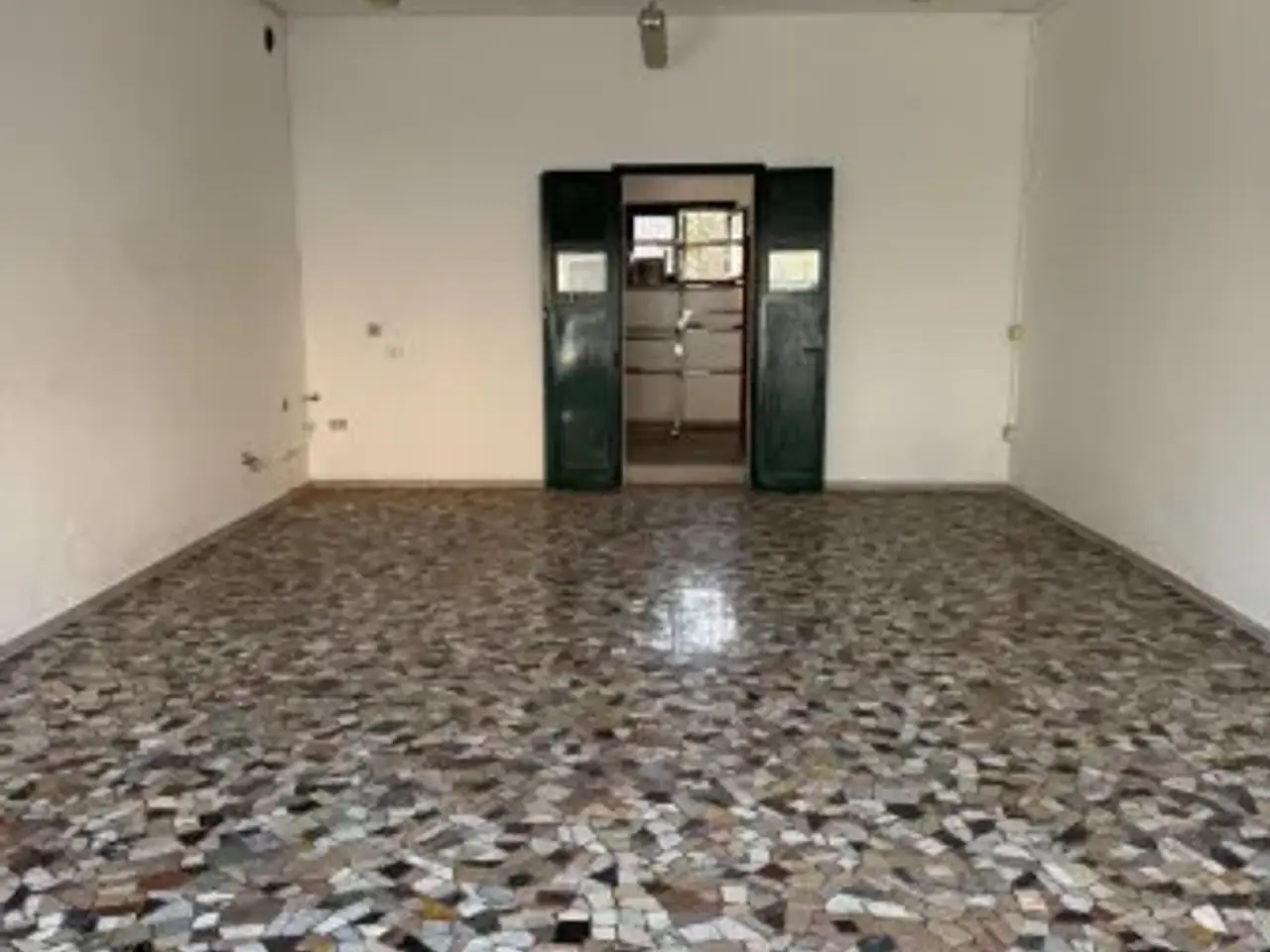 Negozio in Via Girolamo Fabrici d'Acquapendente, Padova, {3} - Foto 1