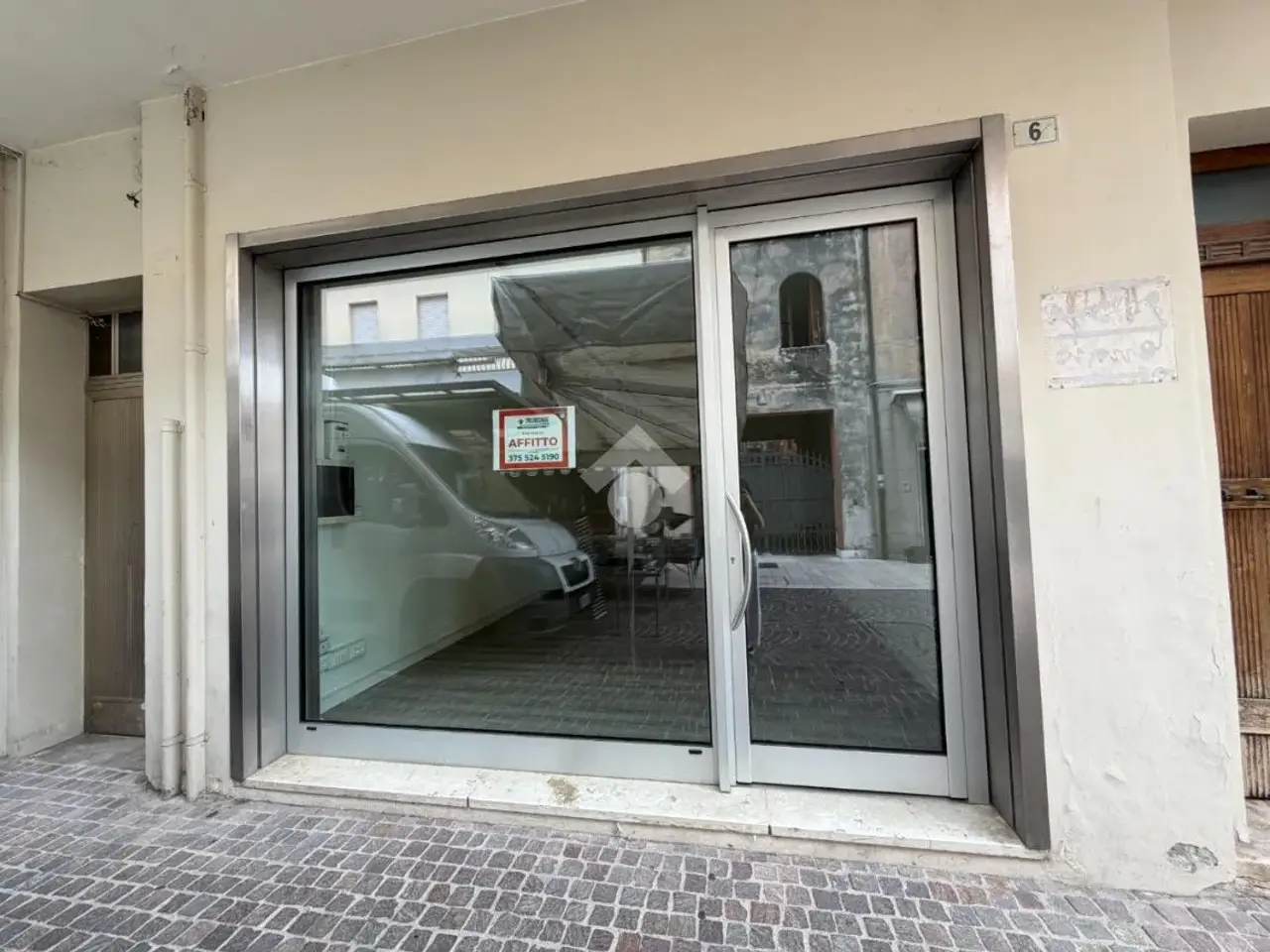 Negozio in Via Partigiani 6, Montebelluna, {3} - Foto 1