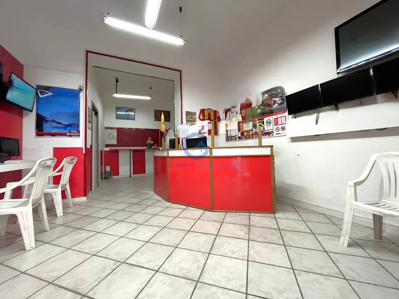 Negozio in Via Vibo Valentia 11, Catanzaro, {3} - Foto 1