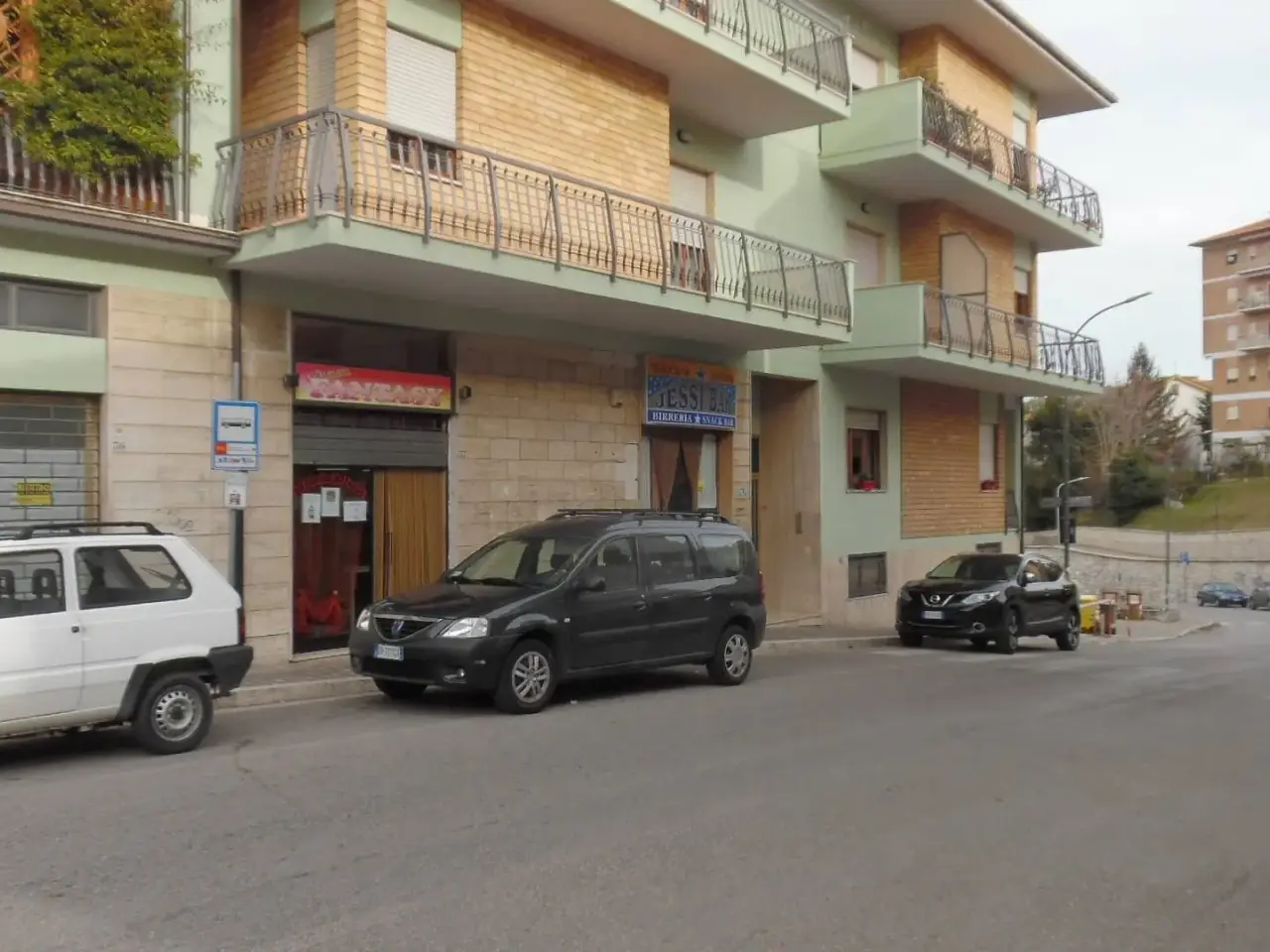 Negozio in Piazza l. Dari 37, Folignano, {3} - Foto 1