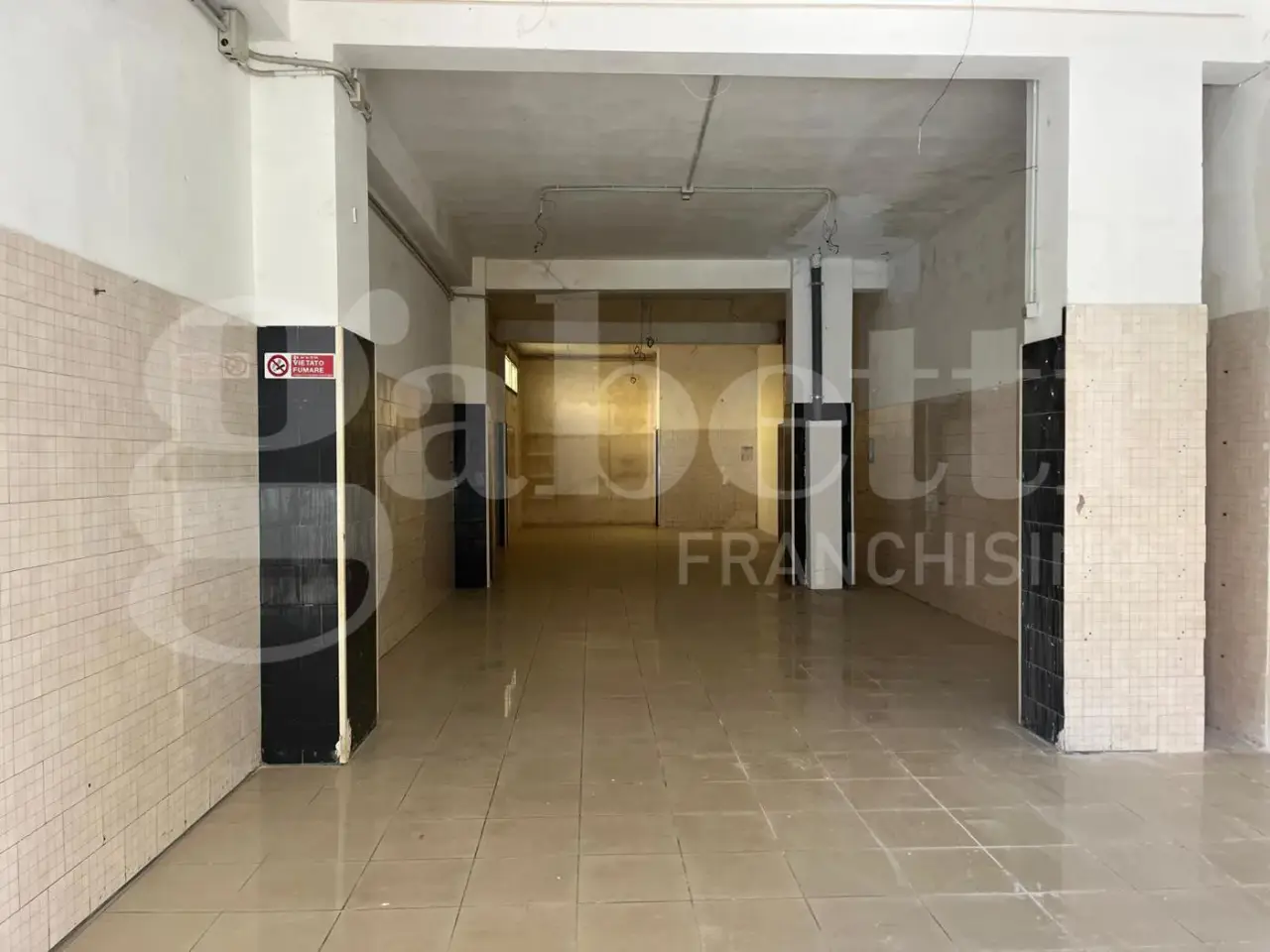 Negozio in Via Grazia Balsamo 54, Brindisi, {3} - Foto 2