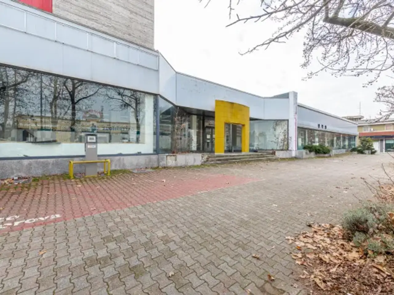 Negozio in Viale Giulio Cesare 211, Novara, {3} - Foto 2