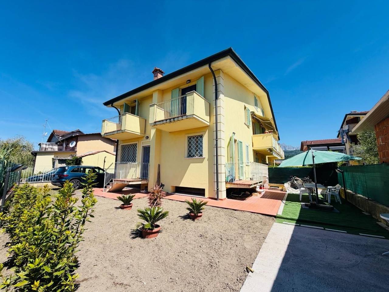 casa indipendente in vendita a Massa in zona Marina di Massa