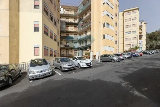 Trilocale in Via Nizzeti 18, Valverde - Foto 1