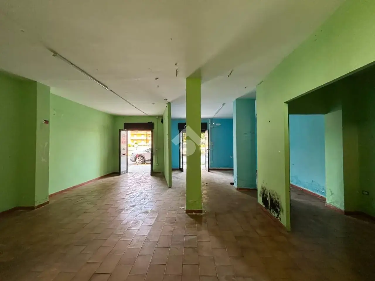 Negozio in Viale Carlo III 173, San Nicola La Strada, {3} - Foto 2