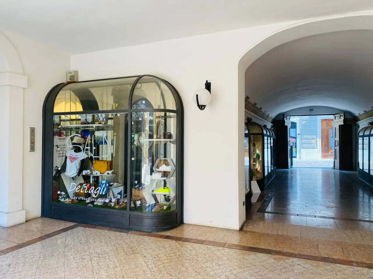 Negozio in Via Santa Maria 38, Desenzano Del Garda, {3} - Foto 2