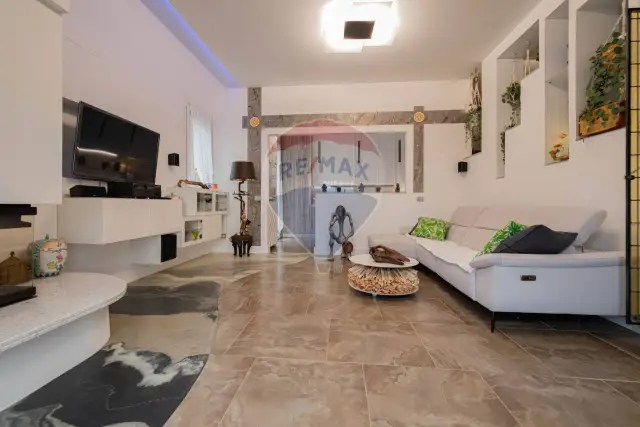 Mansion in Viale Rimembranze 16, Nova Milanese - Photo 1