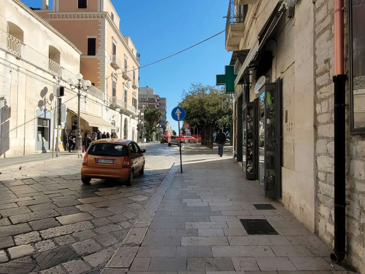 Negozio in Via Mario Pagano 244, Trani, {3} - Foto 2