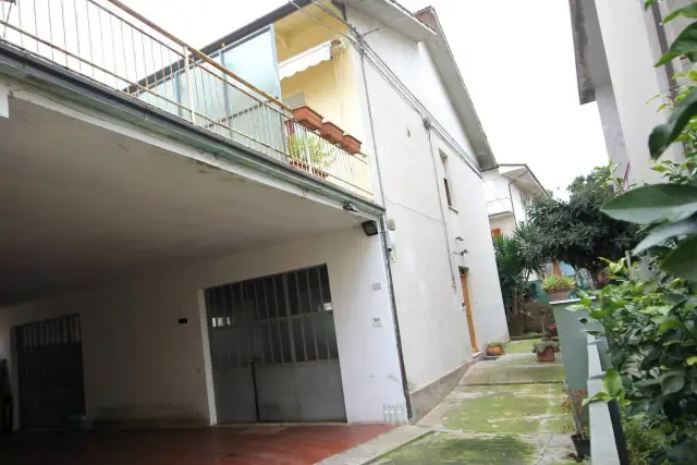 Detached house in Via Ugo Foscolo 45, Civitanova Marche - Photo 1