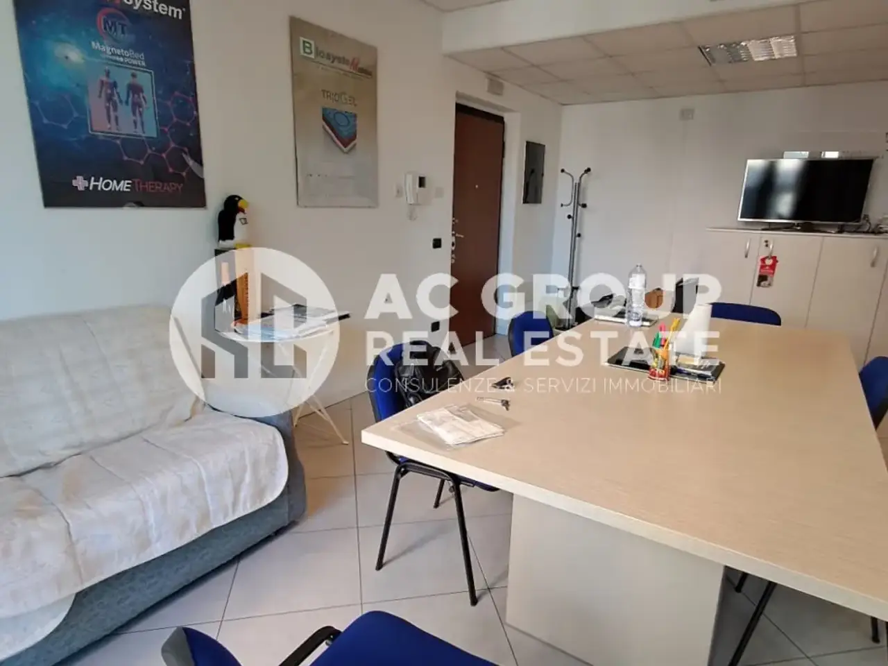 Ufficio in Via E. De Balaguer, Saronno, {3} - Foto 2