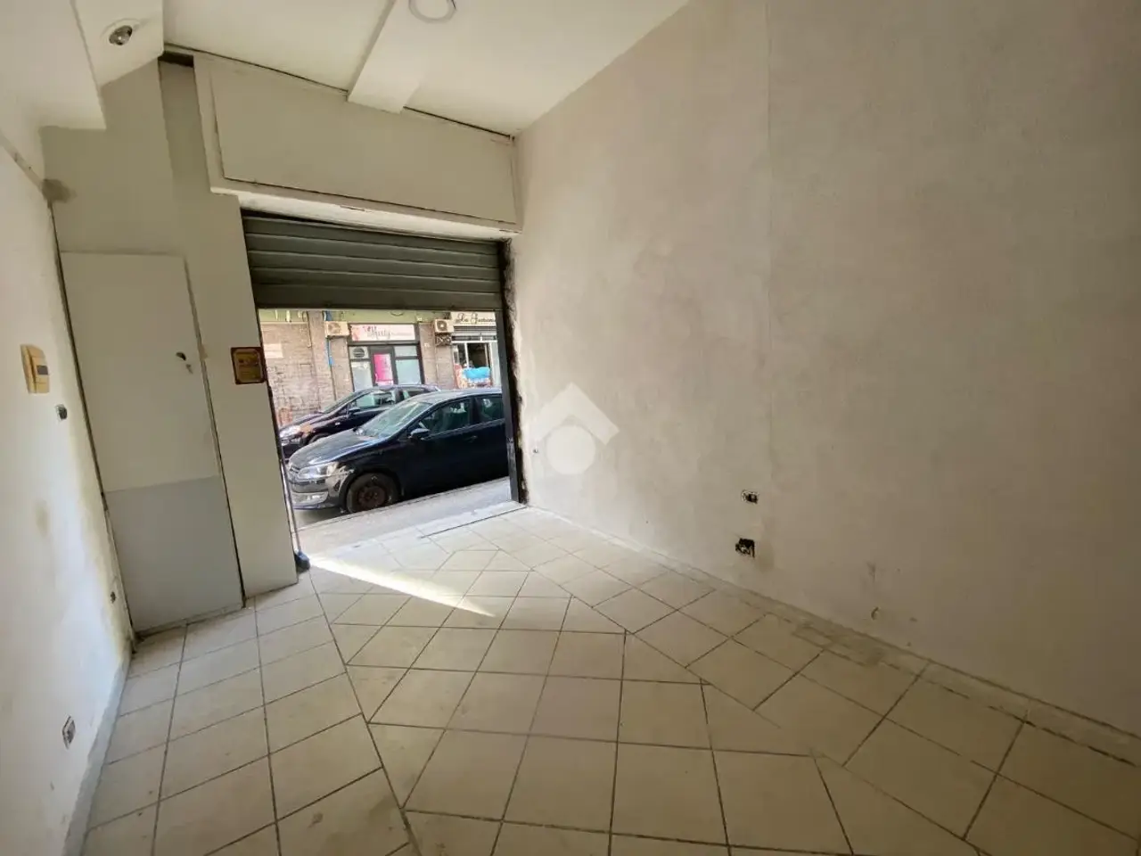 Negozio in Via Divisione Siena 66, Napoli, {3} - Foto 2
