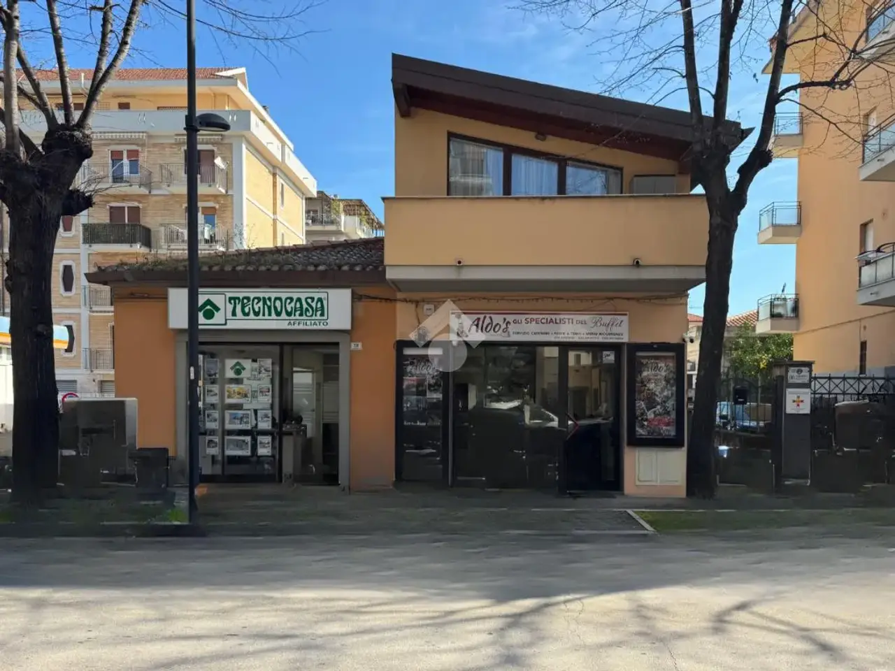 Negozio in Viale Giovanni Bovio 326, Pescara, {3} - Foto 1
