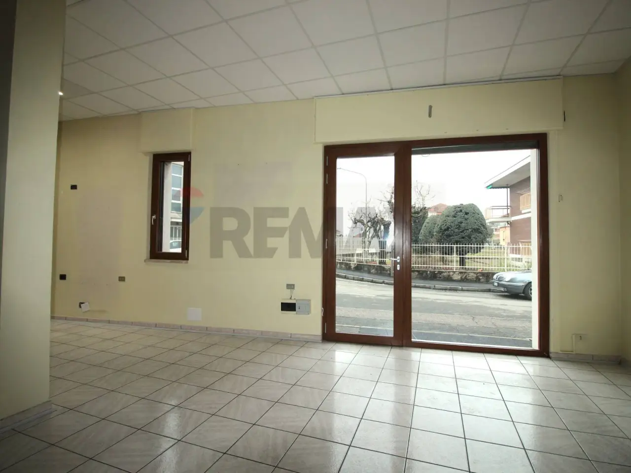 Negozio in Via Einaudi 3, Chieri, {3} - Foto 1