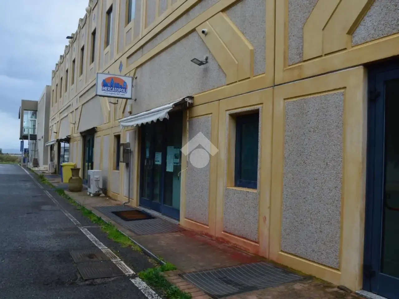 Capannone in Viale Umberto Ticca 8, Cagliari, {3} - Foto 1