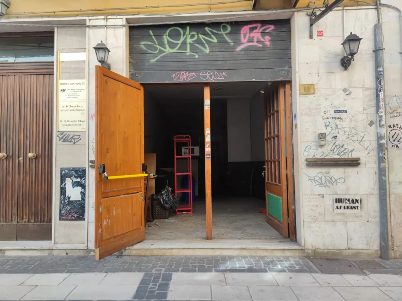 Negozio in Corso Gabriele Manthone, Pescara, {3} - Foto 1