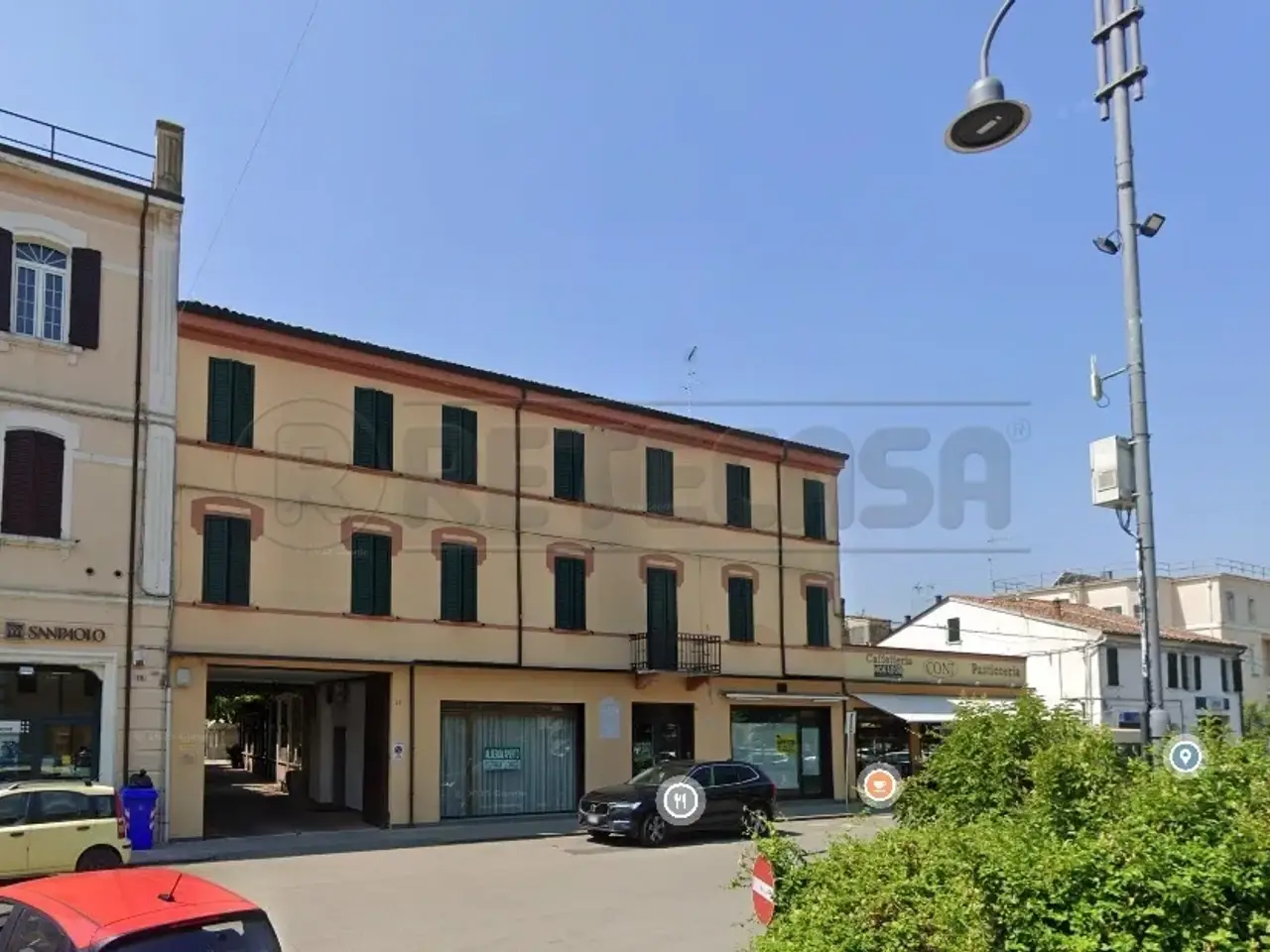Hotel in Viale della Repubblica 23, Bondeno, {3} - Foto 1