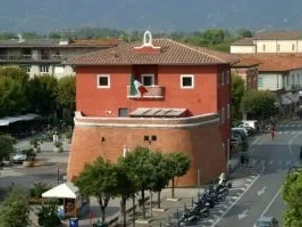 Palazzina commerciale in Via Trento / Risorgimento, Forte Dei Marmi, {3} - Foto 1