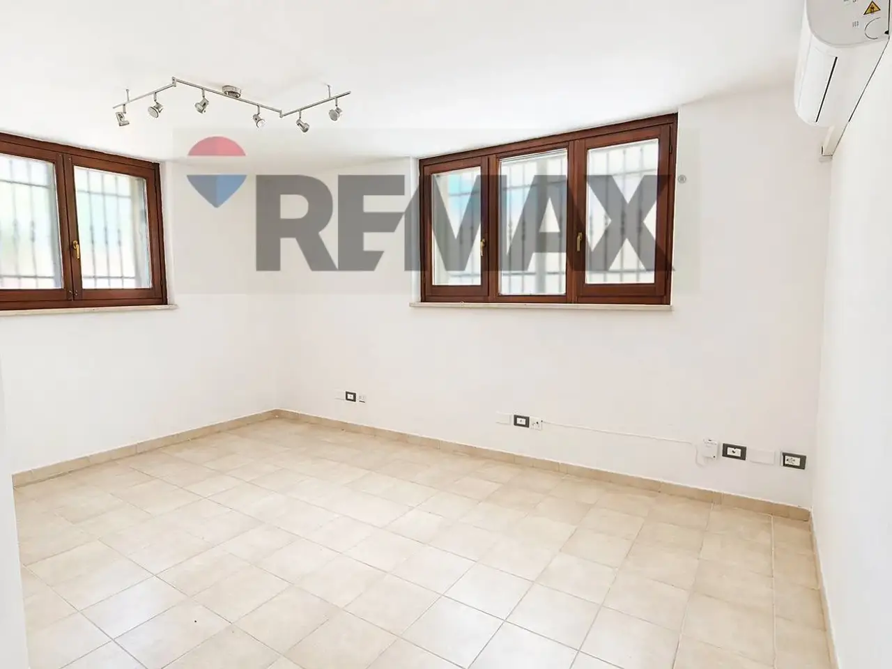 Ufficio in Via Giuseppe Giusti 10, Cagliari, {3} - Foto 1