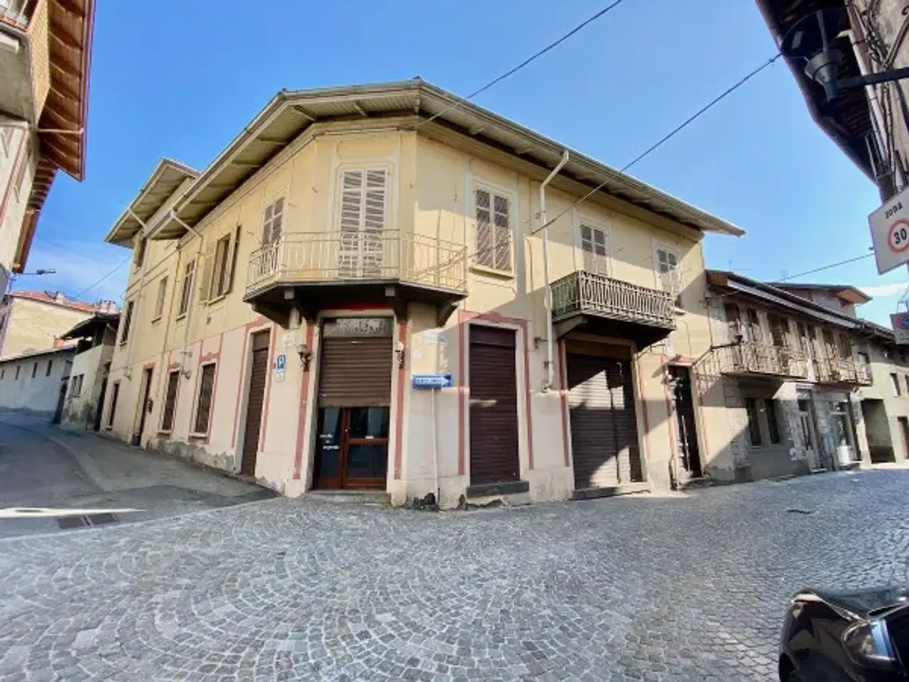 Negozio in Via Pietro Carta 17, Biella, {3} - Foto 2