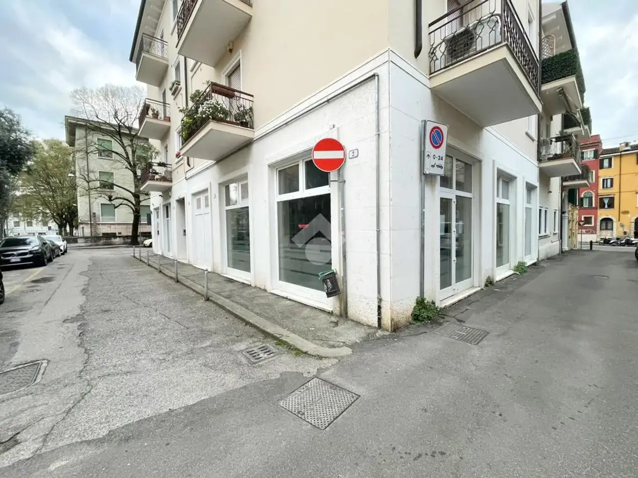 Negozio in Via Timavo 12, Verona, {3} - Foto 1