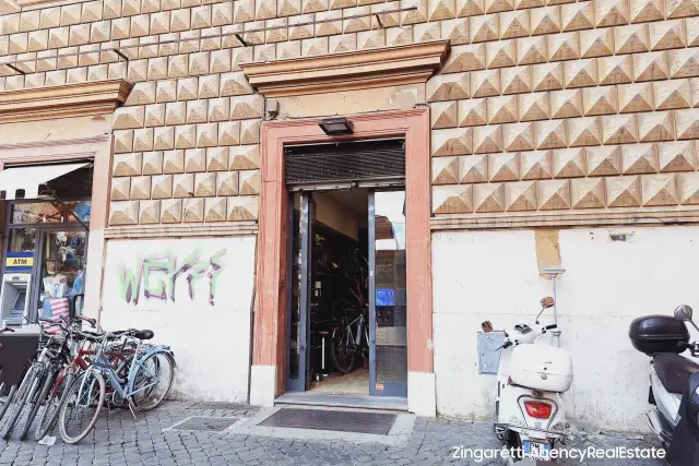 Shop in Largo di Torre Argentina, Roma - Photo 1