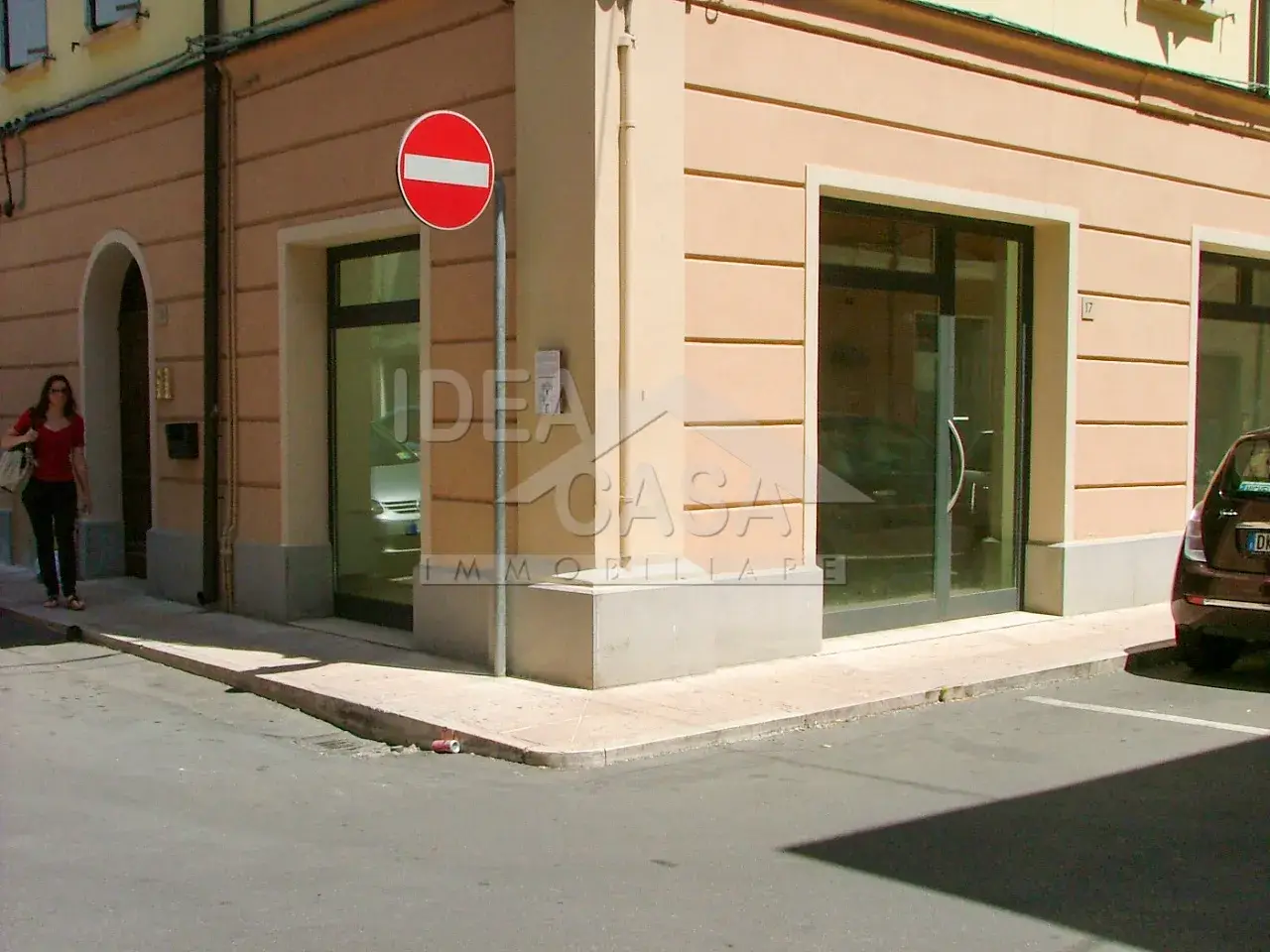 Locale commerciale in 17, Via Giuseppe Verdi, Mirandola, Unione Comuni Modenesi Area Nord, Modena, Emilia-Romagna, 41036, Italia, Mirandola, {3} - Foto 2