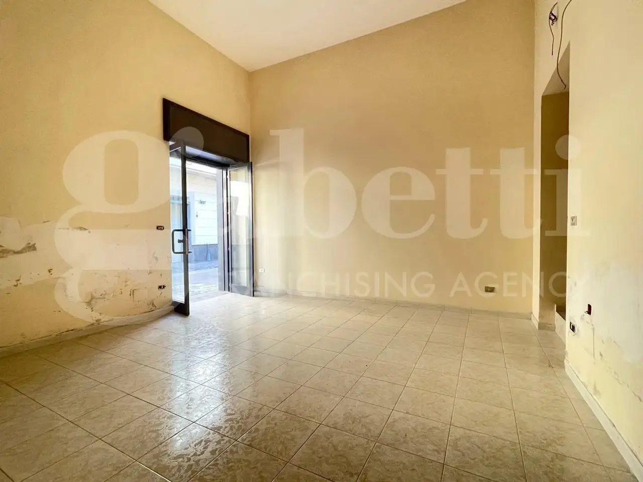 Negozio in Via Vittorio Emanuele, Frattamaggiore, {3} - Foto 2