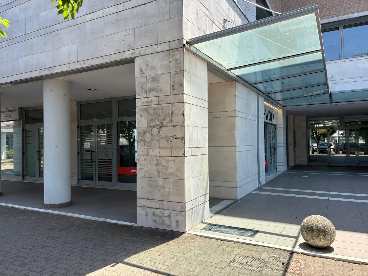 Palazzina commerciale in , Reggio Emilia, {3} - Foto 2