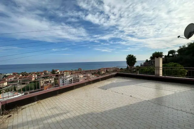 2-room flat in Via Primavera, Riva Ligure - Photo 1