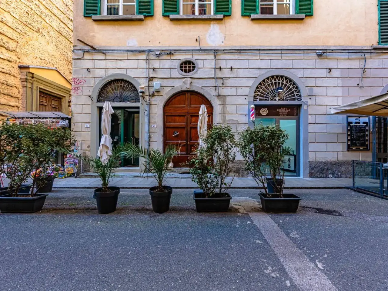 Locale commerciale in Via Curtatone E Montanara, Pistoia, {3} - Foto 1