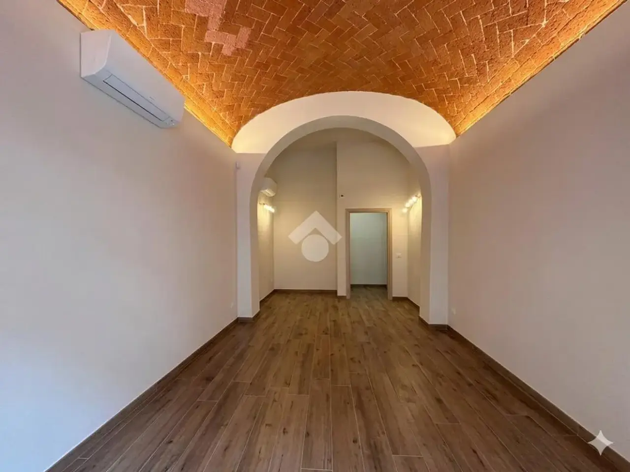 Negozio in Via Trento 43, Montevarchi, {3} - Foto 1