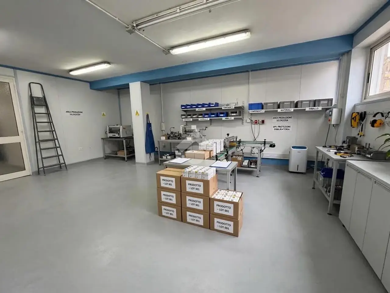 Laboratorio in Via dei Ciclamini 27, Melito Di Napoli, {3} - Foto 2