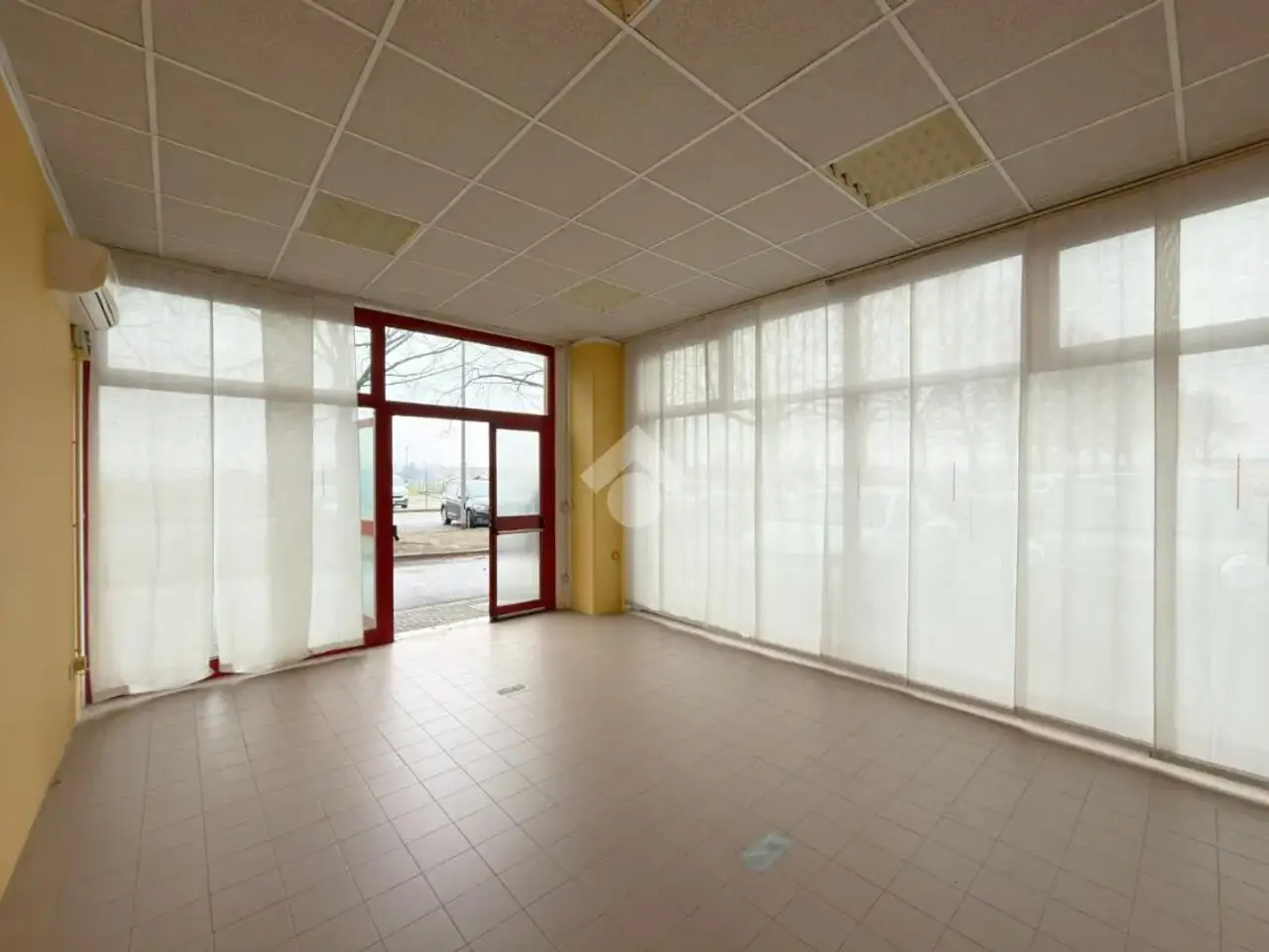 Ufficio in Corso Vercelli 334, Ivrea, {3} - Foto 1