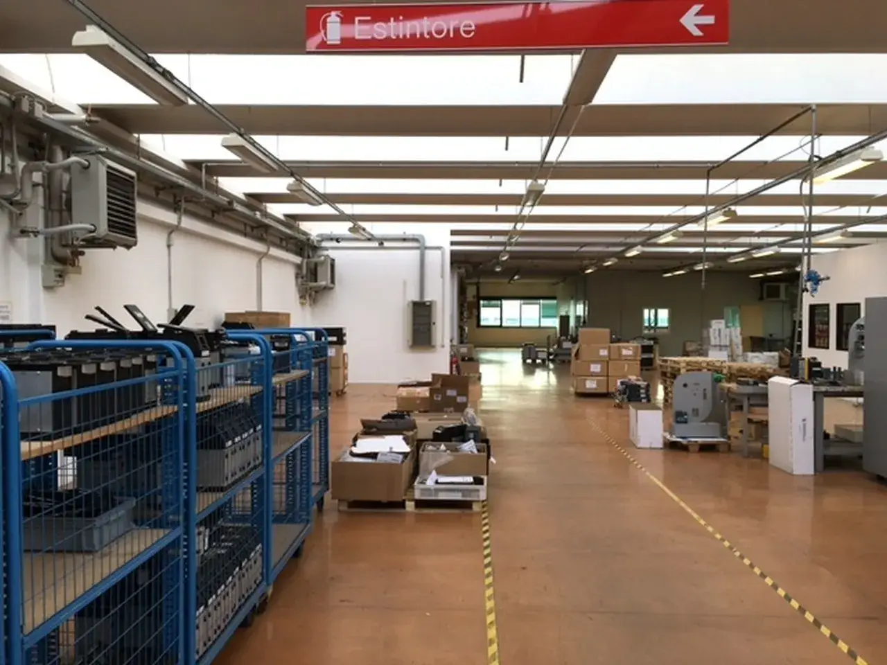 Magazzino in Via Italia, Gessate, {3} - Foto 1