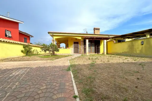 Villa in Via Cosenza 11, Anzio - Foto 1