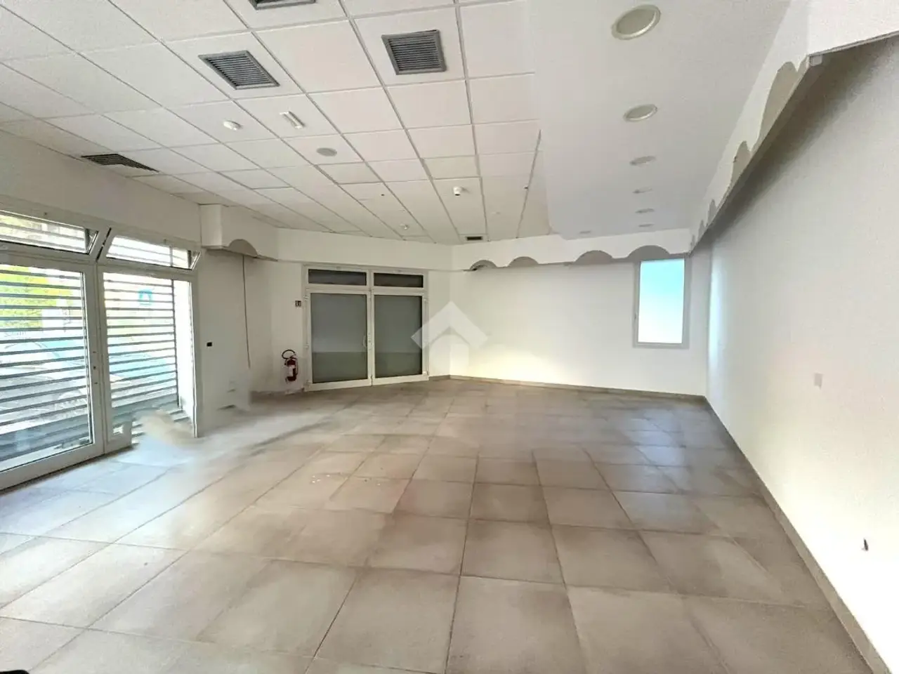 Negozio in Viale della Libertà 108, Savignano Sul Rubicone, {3} - Foto 2