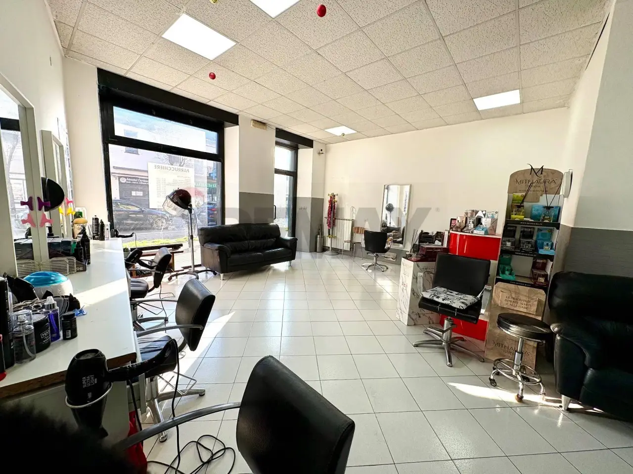 Negozio in Corso della Vittoria 377, Caronno Pertusella, {3} - Foto 2