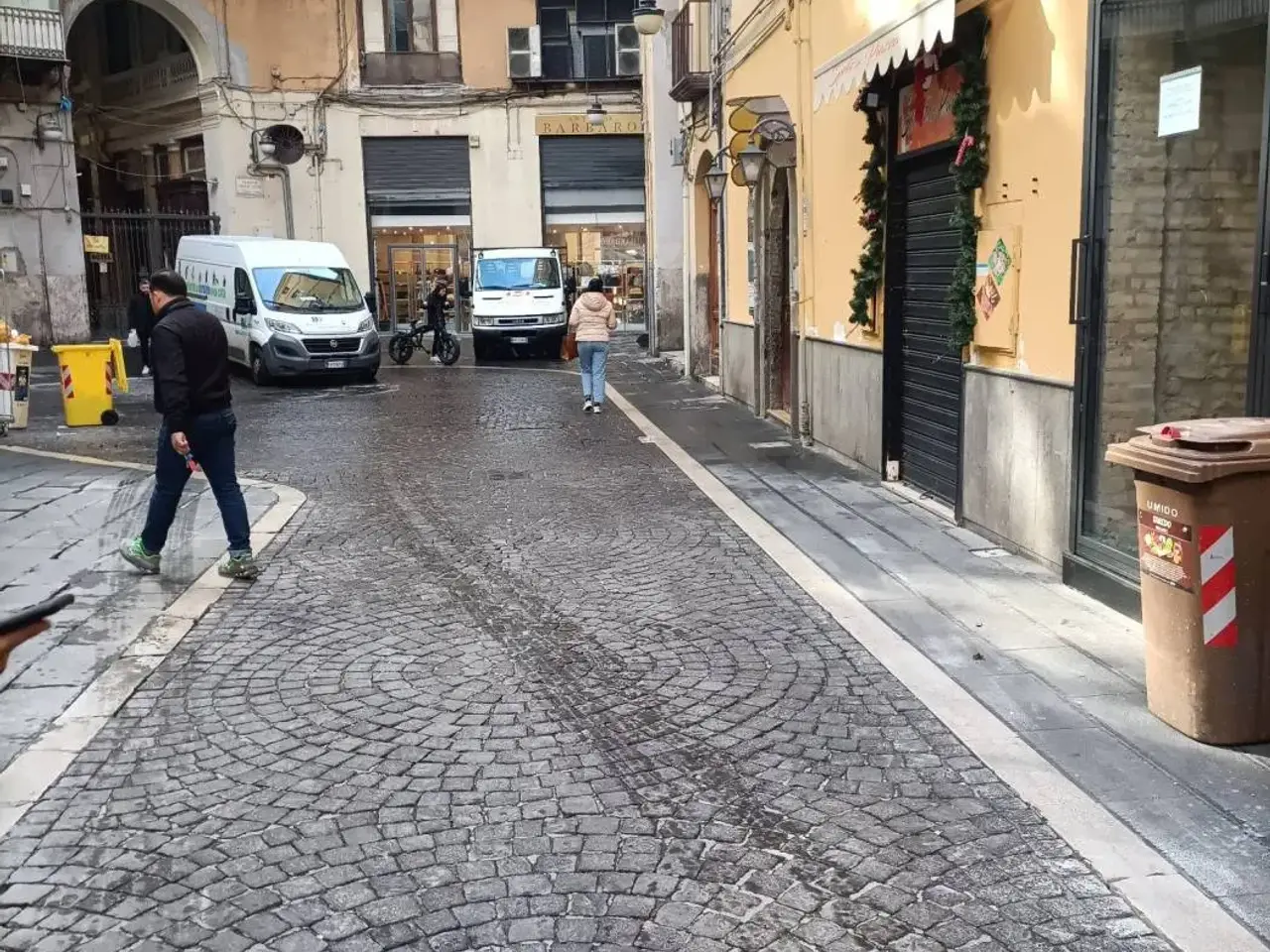 Locale commerciale in Piazzetta Matilde Serao 36, Napoli, Napoli, {3} - Foto 1